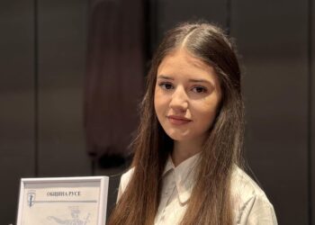 Талантливата Стефания Горначка от Русе сред финалистите на фондация “Енчо Керязов”