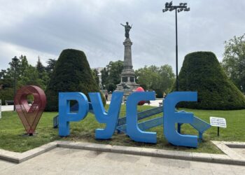 Надписът „Русе“ се върна на мястото си, но сърцето вече има нов цвят