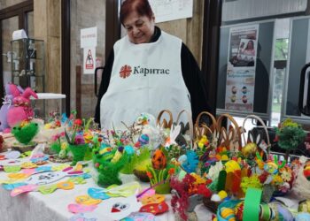 „Каритас Русе“ подреди Великденски базар в Регионалната библиотека