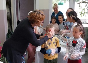 Деца от Борово боядисваха яйца и учиха за традициите на Великден