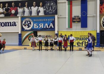 Магията на фолклора обедини участниците в „Беленско ученическо надиграване“