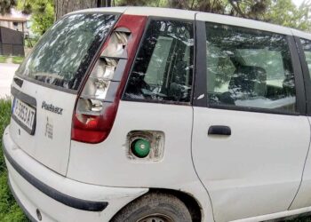 Вандали посегнаха на служебния автомобил на кмета на Басарбово