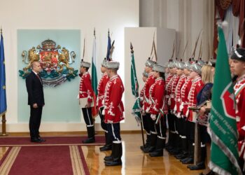 Младежкият гвардейски отряд в Русе връчи на президента клетвеното си обещание