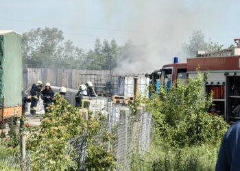 Пожар на площадка за химикали в Източна промишлена зона в Русе /ВИДЕО/