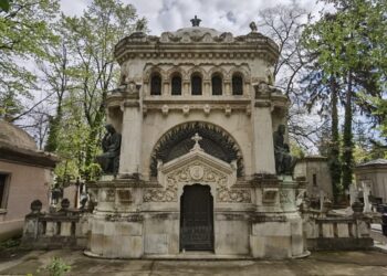 Канят русенци да посетят гробницата мавзолей на братя Евлоги и Христо Георгиеви