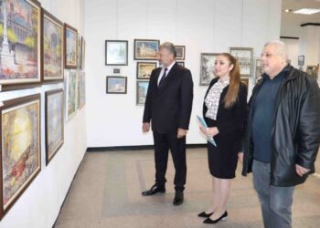Откриха изложба на русенски художници, посветена на Празника на Русе