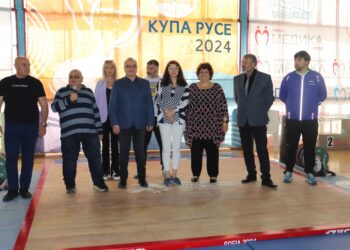 Турнирът по вдигане на тежести „Купа Русе“ събра над 80 млади щангисти /ВИДЕО/