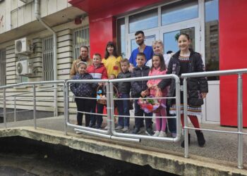 Деца от Мартен дариха над 300 боядисани яйца в лечебни заведения в Русе