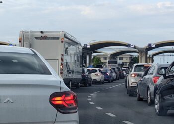 Задръствания на Дунав мост заради срив на системата в Румъния