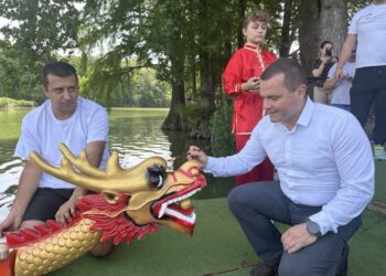 Кметът Пенчо Милков даде началото на първия за Русе Фестивал на драконовите лодки