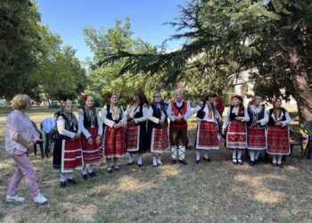 Фолклорният събор „Златната гъдулка“ започна в Парка на младежта в Русе