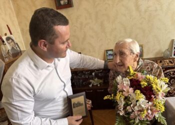 Кметът Пенчо Милков поздрави русенска столетничка за юбилея й