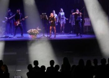 Голямата Лили Иванова подари два биса на пълната зала в Русе /ВИДЕО/