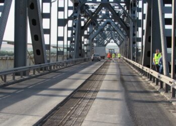 Аварийни ремонтни дейности започнаха от днес на Дунав мост при Русе /ВИДЕО/