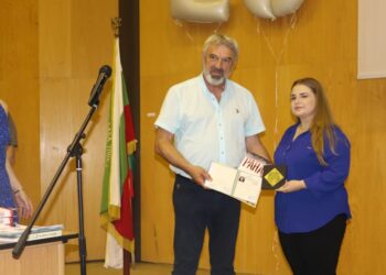 103 абитуриенти на МГ „Баба Тонка“ се дипломираха, 10 са пълни отличници