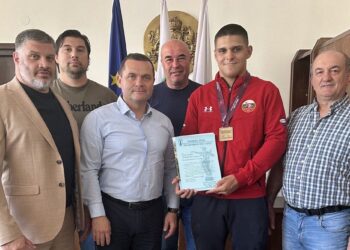 Кметът награди европейския шампион по борба при момчетата Стефан Стефанов