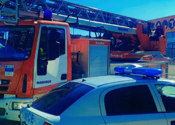 Полицаи и пожарникари показват автомобили и специализирана техника в Русе