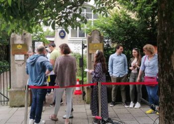 Русенци в Мюнхен: Лоша организация на вота в консулството, жена припадна