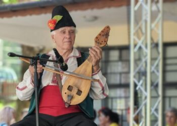 Гъдулар от Русе бе най-възрастният участник във Фолклорния маратон в Юпер /ВИДЕО/