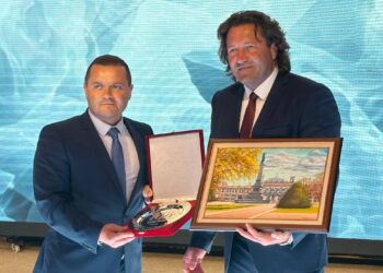 Кметът Пенчо Милков присъства на 100-годишнината на организирания кану-каяк в България