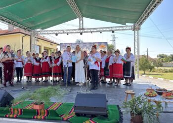 Русе Медиа - За да знаеш повече „Етноритми – бит и култура“ събра стотици в Бъзън, довечера пее Кичка Бодурова