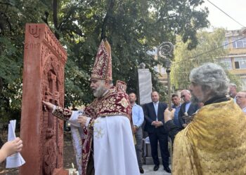 Каменен кръст – хачкар, бе осветен днес в двора на Арменската църква в Русе