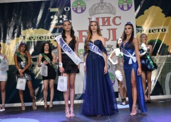 18-годишната Теодора Гаджева е новата „Мис Бяла“