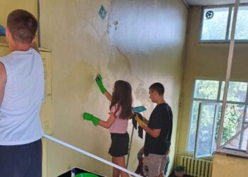 Учители, ученици и родители заедно в акция след пожара в ОУ „Любен Каравелов“