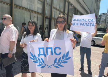 Активът на ДПС от цялата страна: ДПС без Пеевски! Откриха изтърбушен кабинета на Доган