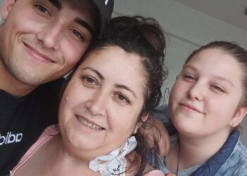 Млад мъж от Русе с емоционален зов за помощ за лечение на майка си