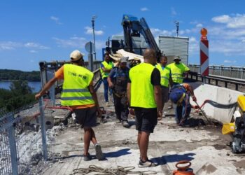 Ремонтът на Дунав мост напредва, въпреки различните данни за подменените панели