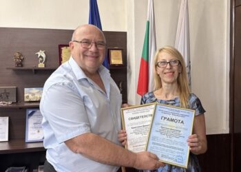 Русе Медиа - За да знаеш повече Наградиха ръководителя на група „Песнопойка“ за успеха в шампионата по фолклор