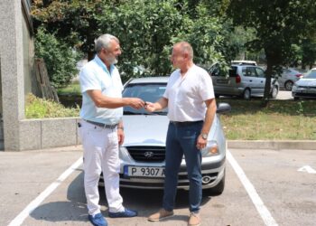 Драгомир Драганов подари на МВР-Русе автомобил от автопарка на областната управа
