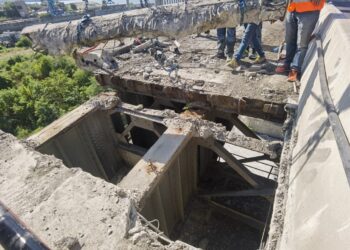 Първият стоманобетонен панел на Дунав мост при Русе вече е премахнат