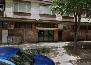 Бетонна плоча от блок в Русе рани възрастен мъж