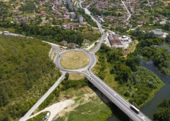 Въвеждат временна организация на движението край моста на Колю Фичето