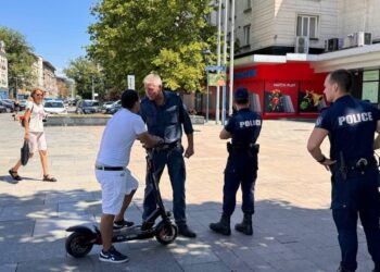 Общинска полиция глобява масово за тротинетки в центъра на Русе