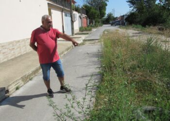 Пропада улица след канализацията в Долапите, никой не иска да я оправи /ВИДЕО/