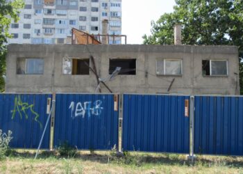Събарят бившия пощенски клон за бъдещия 4-етажен паркинг до „Медика“ /ВИДЕО/