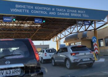 Тапата на Дунав мост затруднява линейки, тарикати откъм Гюргево изпреварват /ВИДЕО/