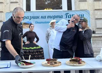 Крейзи вариация на торта „Гараш“ представи ресторант „CRAZY FISH“ на фестивала в Русе
