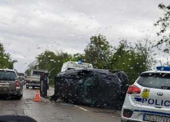 18-годишен с БМВ се обърна на пътя Русе-Николово