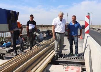 Заради жп линията на Дунав мост сменят панелите с нова технология