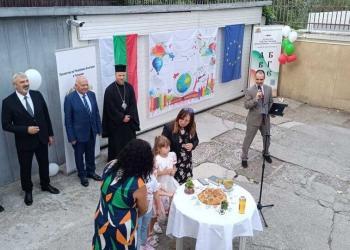 Книги и картина получи Българското неделно училище в Букурещ като дар от Русе