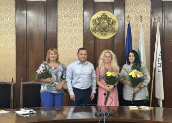 Представиха новите директори на детски градини в Русе, кметът отличи излизащите в пенсия