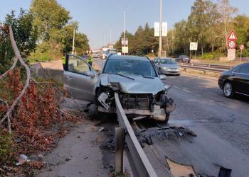 Баща и дете пострадаха в тежка катастрофа на бул.“България“ в Русе /ВИДЕО/