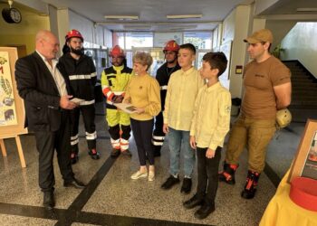 ОУ „Любен Каравелов“ дари 1500 лв. за пожарогасители за доброволците на Община Русе