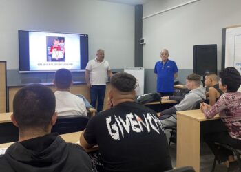 Илиян Русев-Скури разказа на ученици от ПГЕЕ-Русе за бъдещия проект на Фондация „Александър Русев“