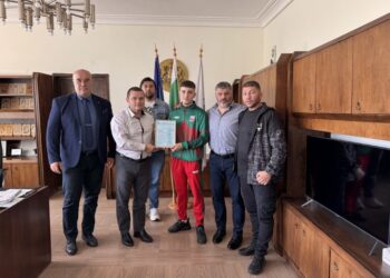 Никълъс Николов бе отличен от кмета Пенчо Милков за „Спортист на месеца“