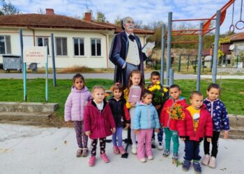Петър Берон зае мястото си в Алеята на будителите в Караманово